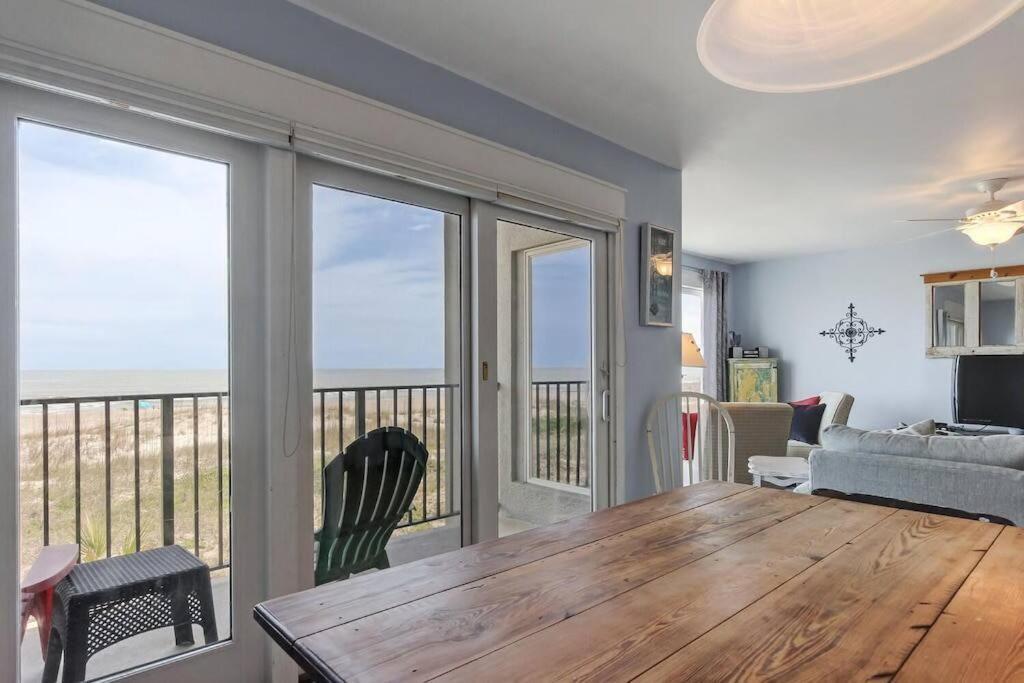 Oceanfront Retreat With A Remarkable View. New! Apartment *