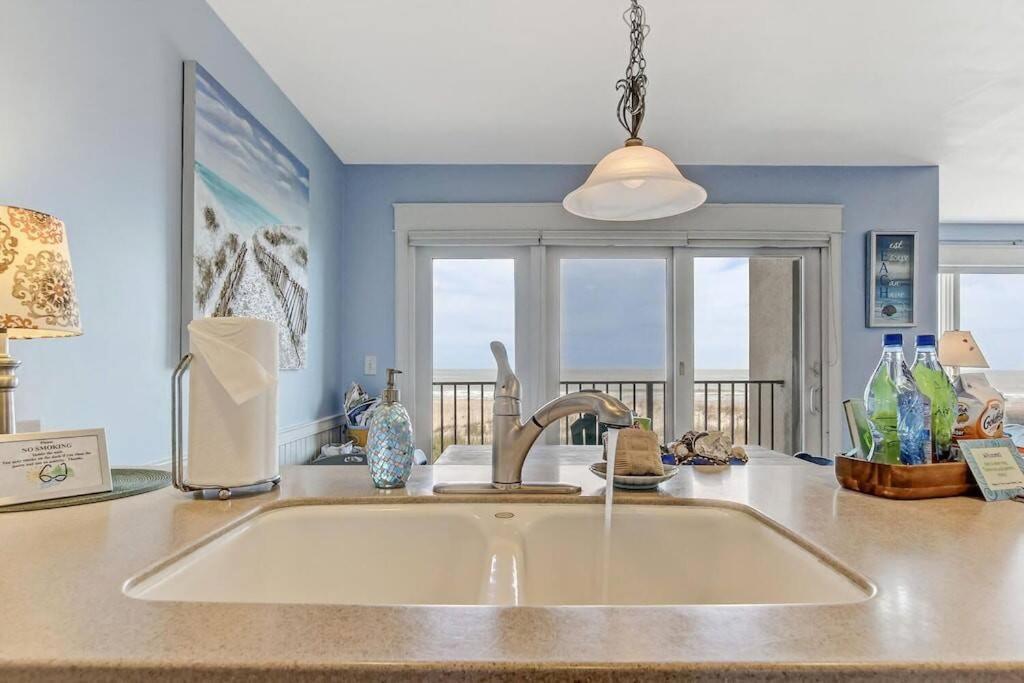 Oceanfront Retreat With A Remarkable View. New! Apartment *