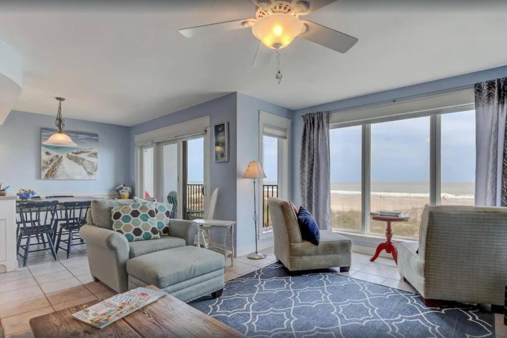 Oceanfront Retreat With A Remarkable View. New! Apartment