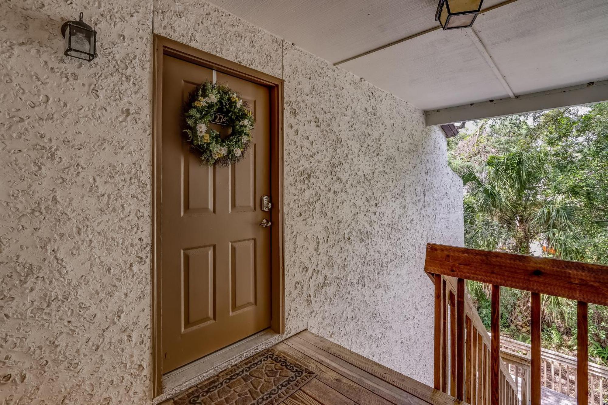 Holiday home Dog Friendly! Bright And Fresh, Newly Appointed Two Bedroom One Bath Condo!