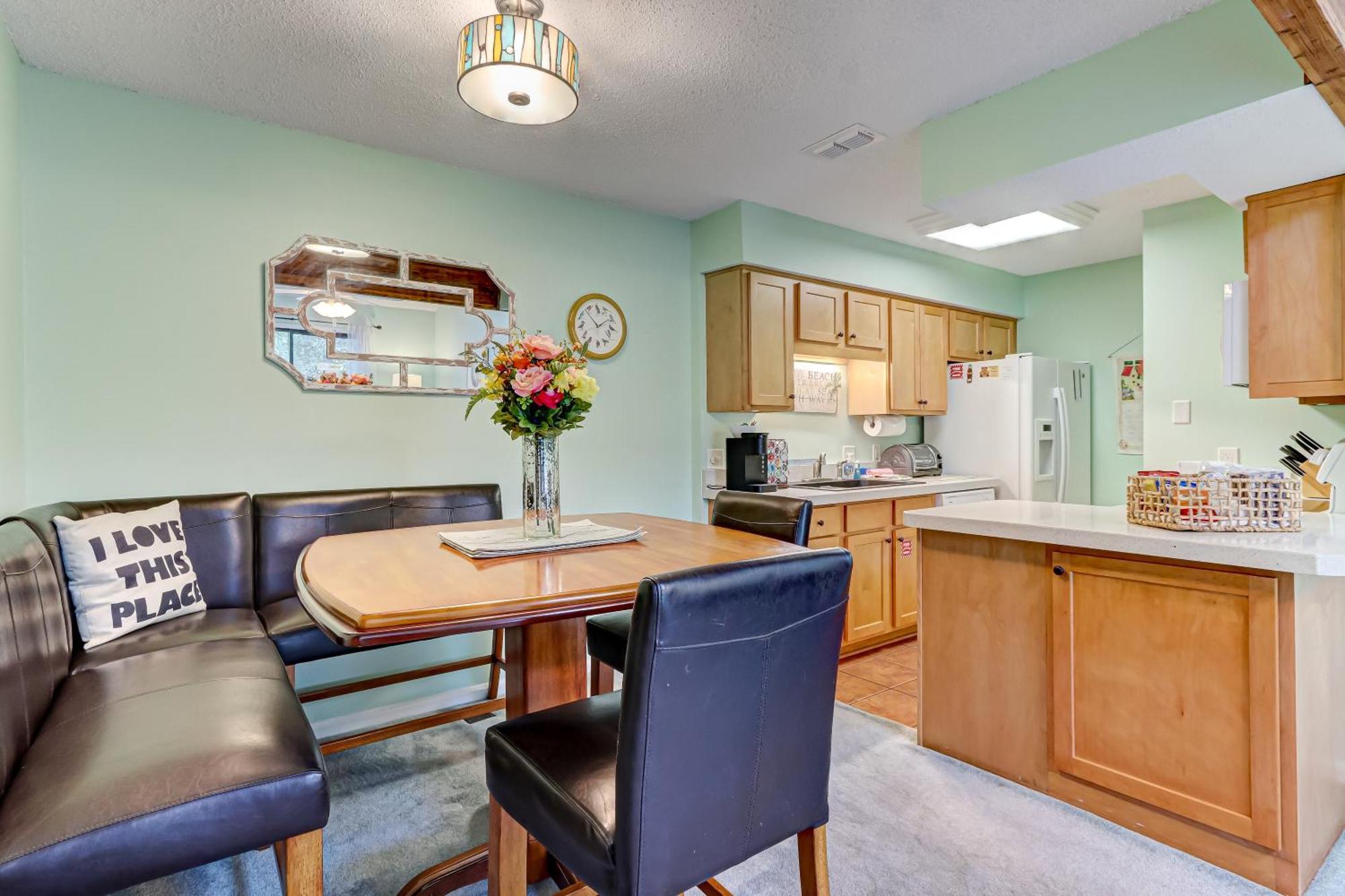 Dog Friendly! Bright And Fresh, Newly Appointed Two Bedroom One Bath Condo!